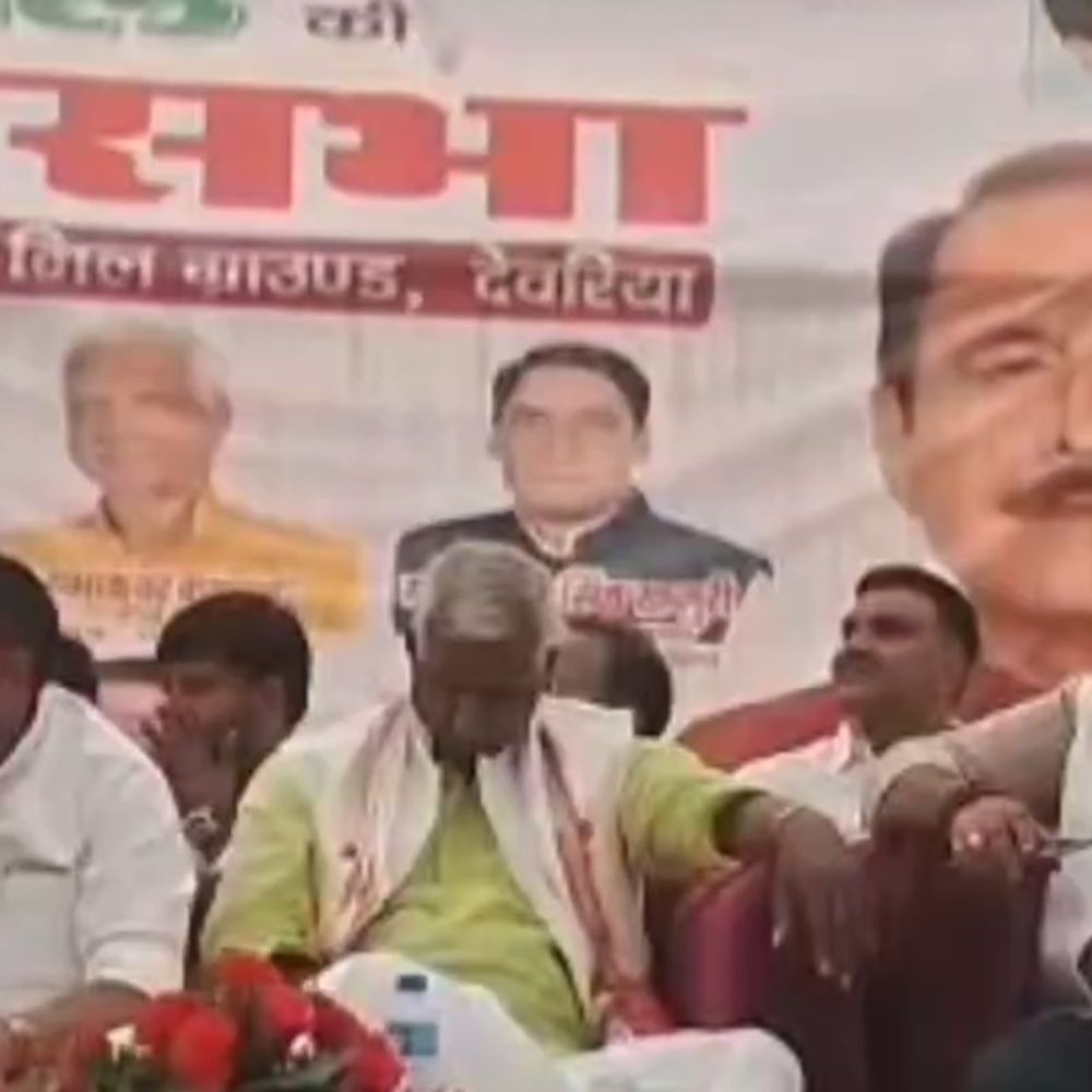 रालोद जनसभा में भाजपा विधायक मंच पर झपकी लेते दिखे:देवरिया में केंद्रीय मंत्री जयंत चौधरी का चल रहा था संबोधन, वीडियो आया सामने