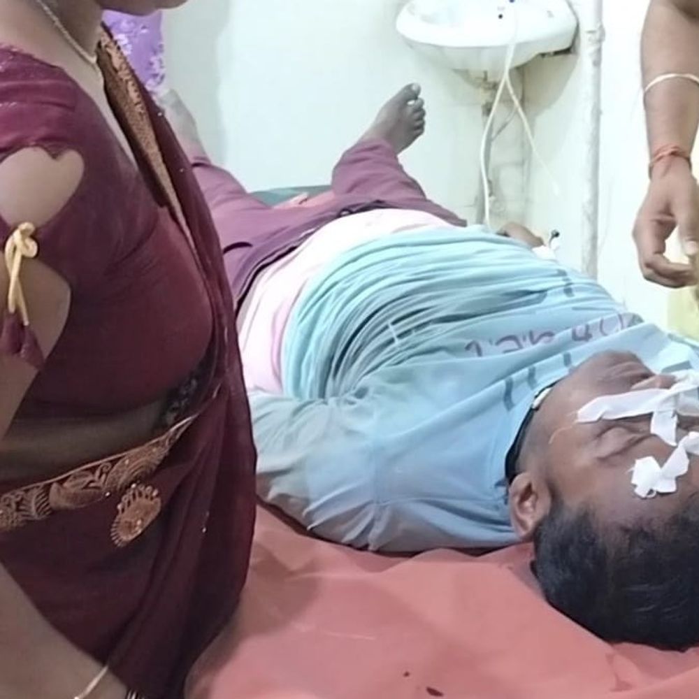 जिला-अस्पताल में इलाज के नाम पर पैसा लेने का आरोप:मऊ CMS बोले- जांच के बाद दोषी पाए जाने पर कर्मचारी पर होगी कार्रवाई