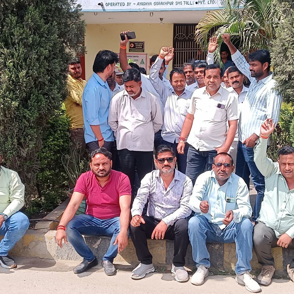 बस्ती में टोल नियमों पर ट्रक एसोसिएशन का विरोध:35 किमी में दो टोल, स्थानीय वाहनों को 50% छूट की मांग