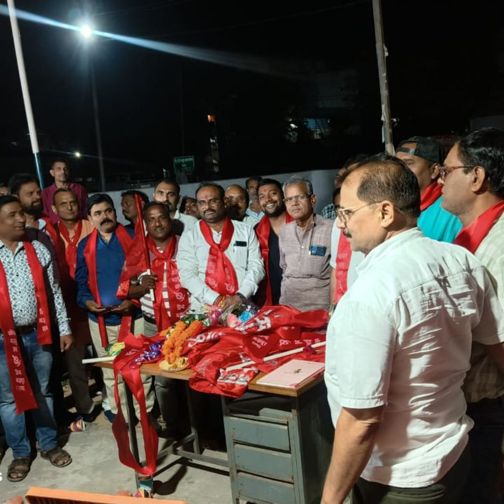 कर्मियों ने एचएमएस की सदस्यता ली