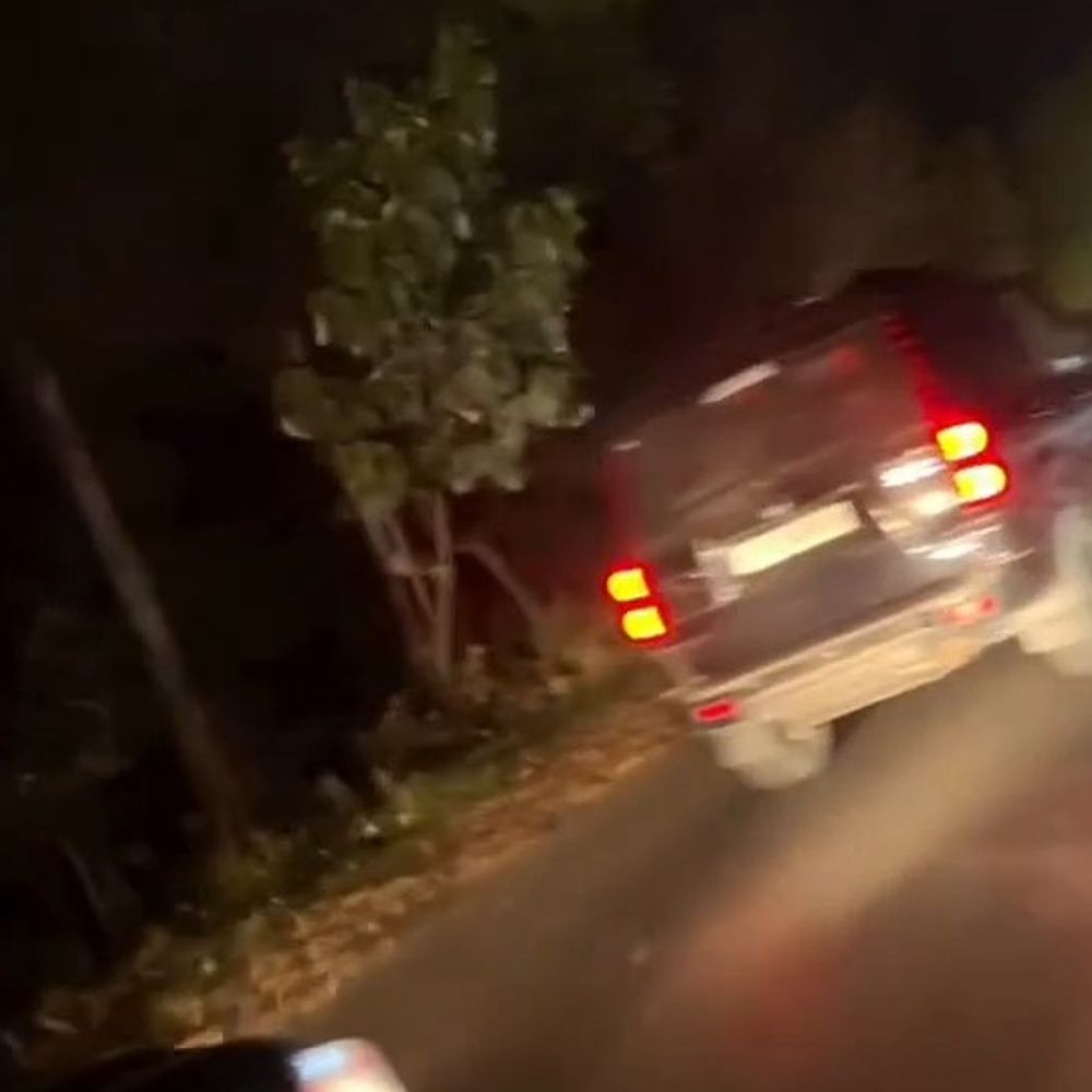 सीतापुर में जन्मदिन पर कारों से स्टंटबाजी,60 हजार जुर्माना लगा:हाईवे पर केक काटा, चलती कार के दरवाजे से निकलकर वीडियो बनाया