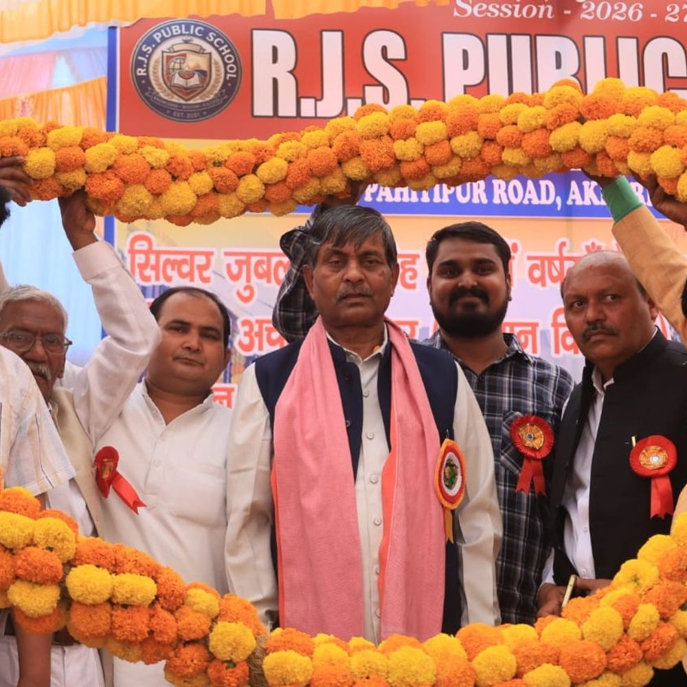 अम्बेडकरनगर में स्कूल में सिल्वर जुबली समारोह:पूर्व मंत्री राम अचल बोले- शिक्षा समाज के विकास की सबसे मजबूत नींव
