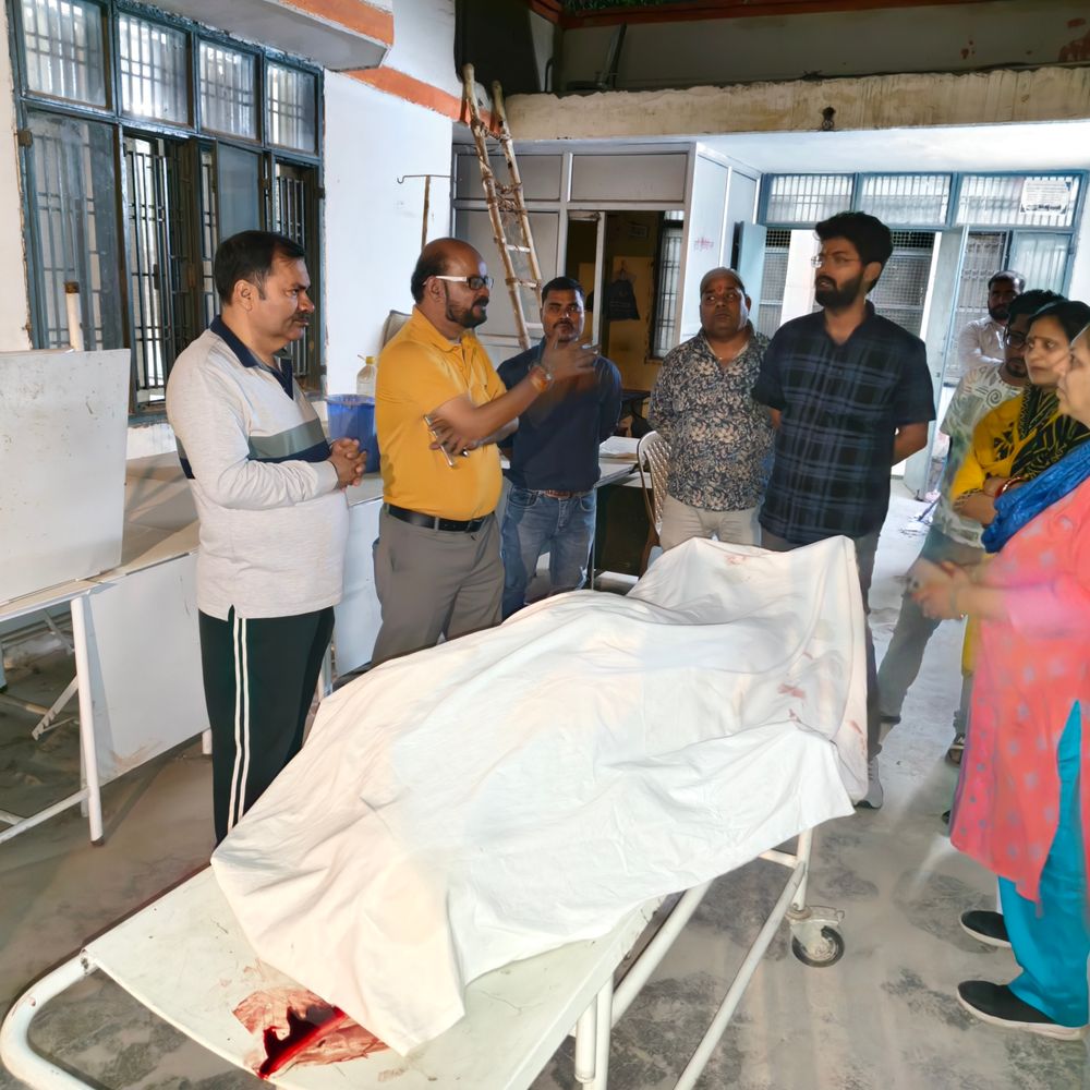 कानपुर में ट्रेन से कटकर ACMO के चाचा की मौत:फाटक पार करते समय हादसा, बेटी के घर गए थे