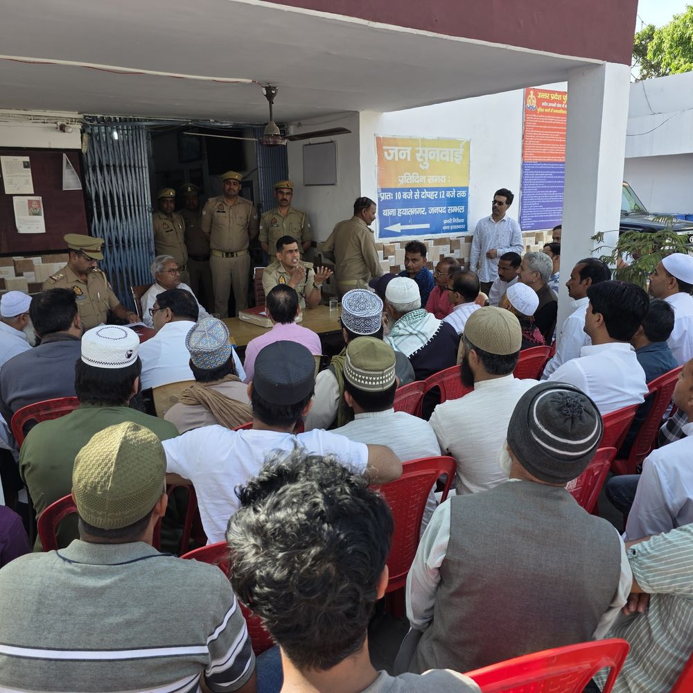 ईद की नमाज पर कोई नई परंपरा नहीं होगी:संभल में ASP-सिटी मजिस्ट्रेट ने पीस कमेटी की बैठक कर लोगों से की अपील