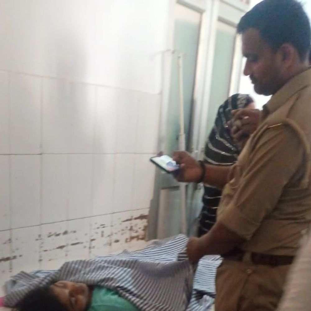 बहन से विवाद के बाद युवती ने लगाई फांसी:देवरिया में बाथरूम में दुपट्टे से लटकी मिली लाश