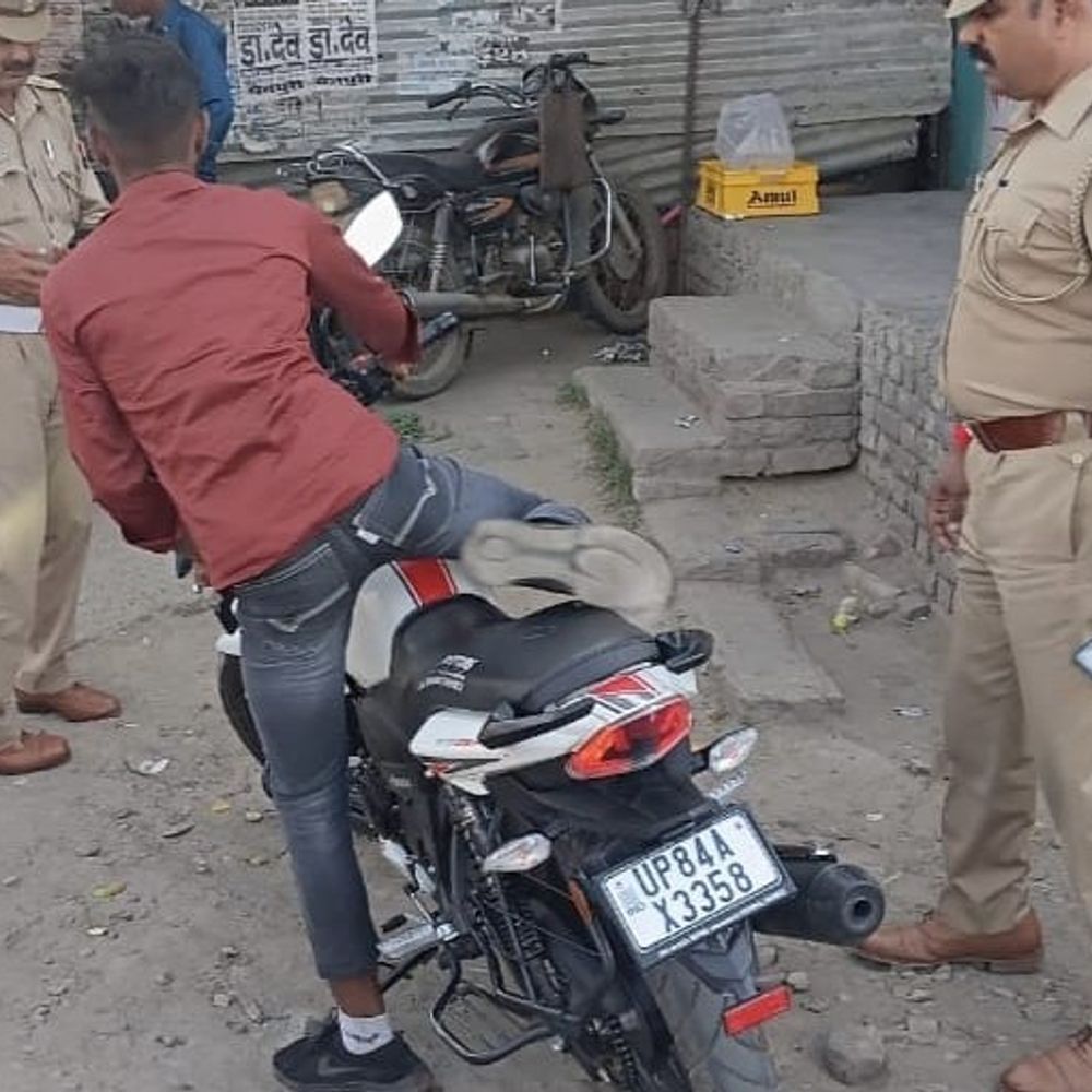 यातायात पुलिस ने 117 वाहनों के चालान काटे:एक डंपर, बस सीज; 2.45 लाख का जुर्माना वसूला