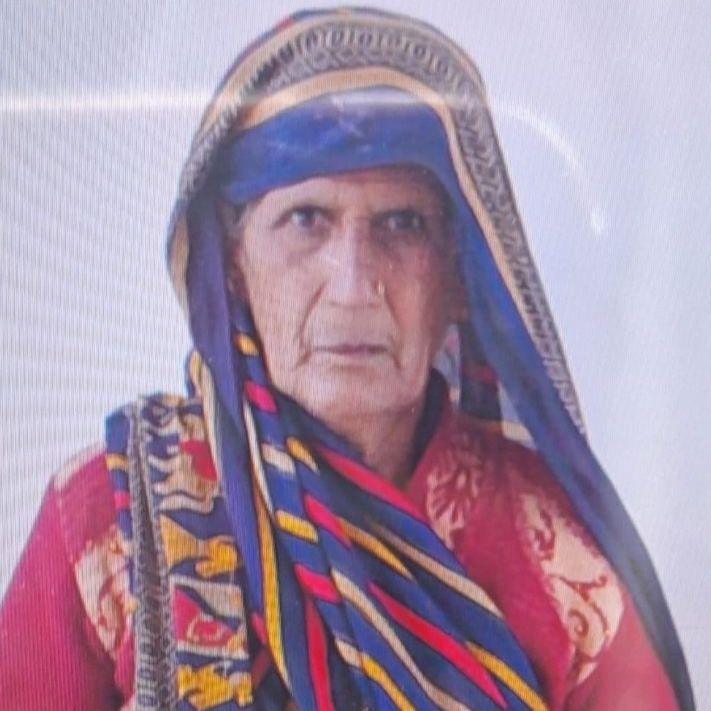 बदायूं में बाइक से गिरकर बुजुर्ग महिला की मौत:उझानी से लौटते समय हुआ हादसा, पुलिस ने शव पोस्टमार्टम के लिए भेजा