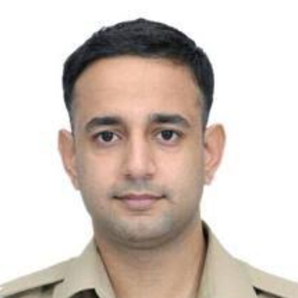 सिद्धार्थनगर में देर रात 4 इंस्पेक्टरों के तबादले:इटवा, मिश्रौलिया और एएचटी थानों के प्रभारी बदले, एसएसपी ने जारी किया आदेश