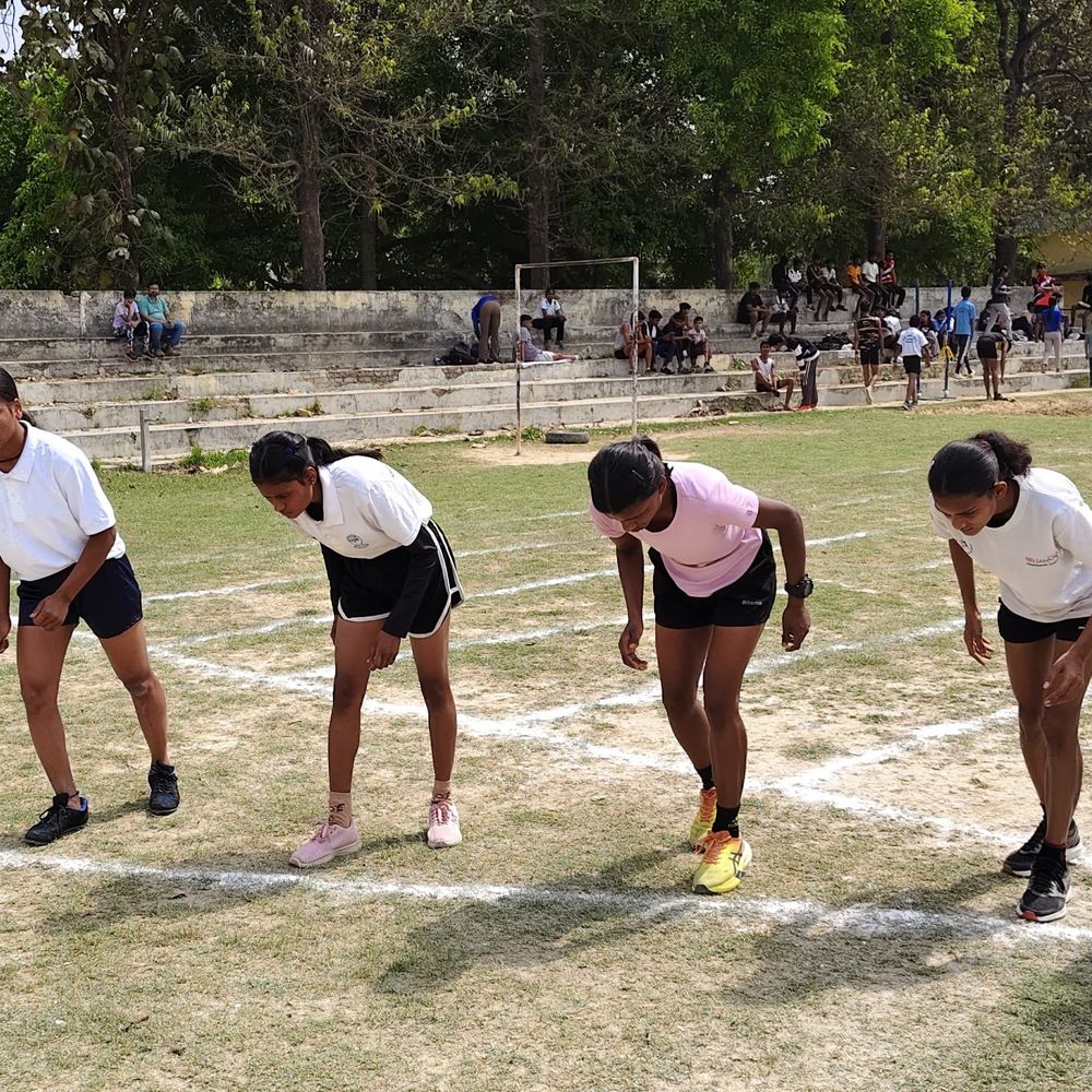 सिद्धार्थनगर में जूनियर खेल प्रतियोगिता, 328 खिलाड़ियों ने लिया हिस्सा:3000 मीटर दौड़ की राजन और वंदना ने जीती, कुश्ती में शुभम-अंशिका ने बाजी मारी