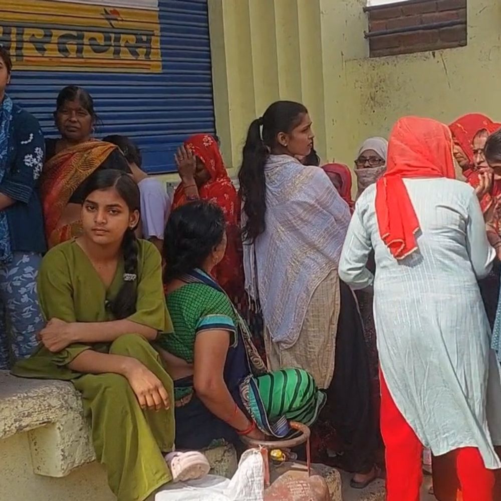 बदायूं सांसद ने गैस की किल्लत पर सरकार को घेरा:बोले- जनता गुमराह हो रही है, अभी भी दो से पांच सौ मीटर लंबी लाइनें लग रहीं