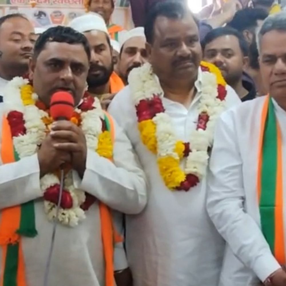 कोर्ट के फैसले के बाद हाजी-मुंतजिर बने रटोल नपं अध्यक्ष:बागपत एसडीएम ने दिलाई शपथ, बोले- सबको साथ लेकर करेंगे विकास