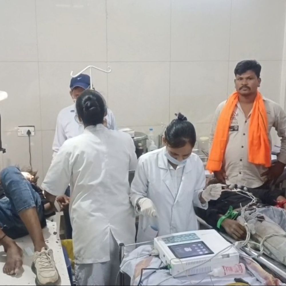 थांदला-तलावली मार्ग पर कार-बाइक भिड़ंत, दो युवक गंभीर:  जिला अस्पताल रेफर; पुलिस ने कार सवारों को हिरासत में लिया – Jhabua News