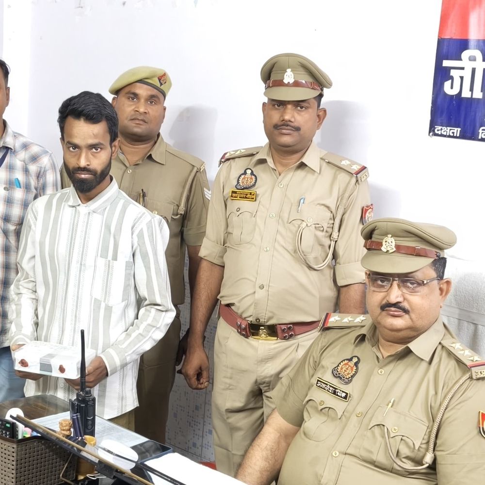 प्रयागराज में मोबाइल चोर गिरफ्तार, चोरी का फोन बरामद:नैनी जंक्शन पर जीआरपी ने मिर्जापुर के युवक को पकड़ा