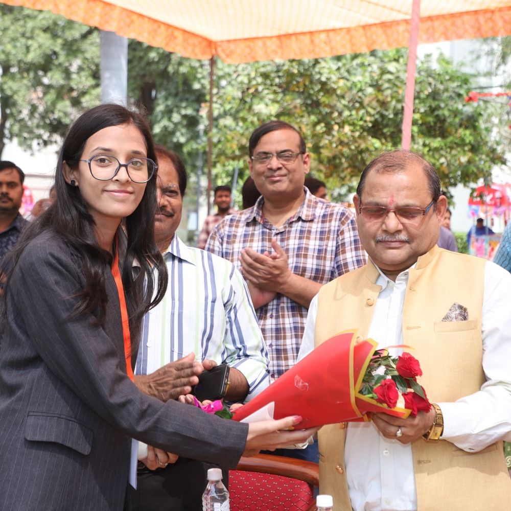 CSJMU में ‘जेनोवेट’ फेस्ट की रंगारंग शुरुआत:वाद-विवाद, क्विज, डांस और सिंगिंग में छात्रों ने दिखाई प्रतिभा