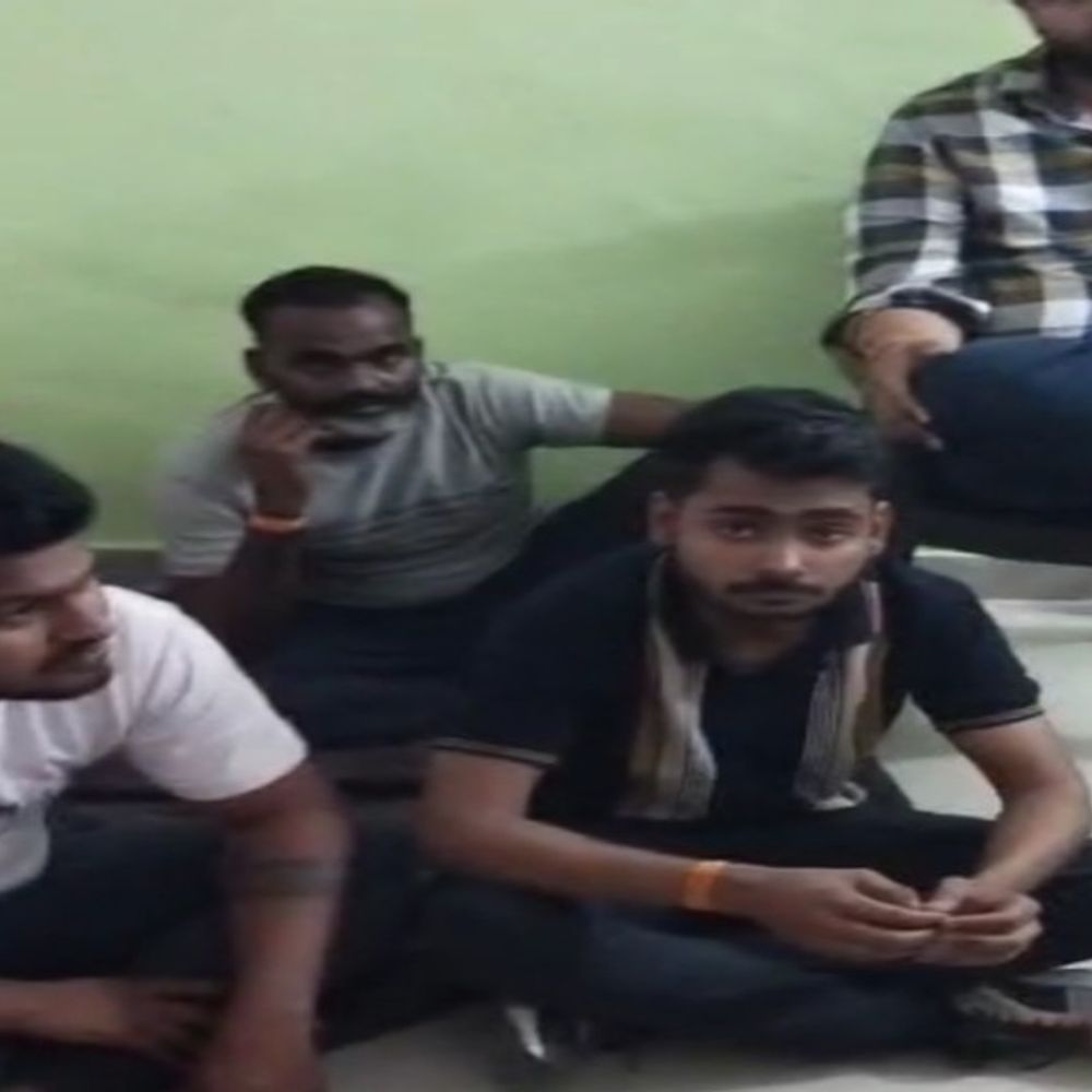 पूर्व मंत्री और बेटे समेत 8 जेल भेजे गए:सुल्तानपुर में जमीनी विवाद में घर में घुसकर की थी मारपीट, फायरिंग का भी है आरोप