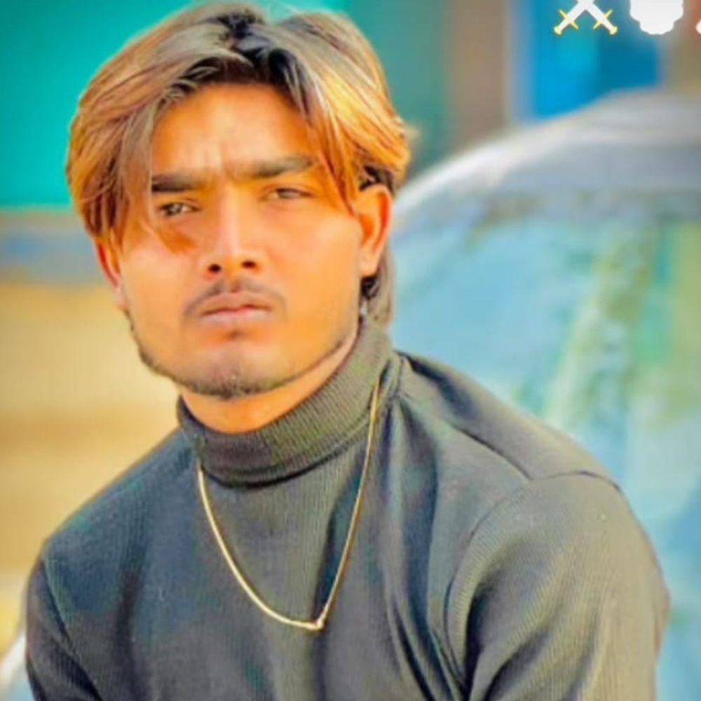 बदायूं में सैलून संचालक को गोली मारी:तीन नकाबपोश बदमाशों ने दुकान में घुसकर की फायरिंग, हालत गंभीर