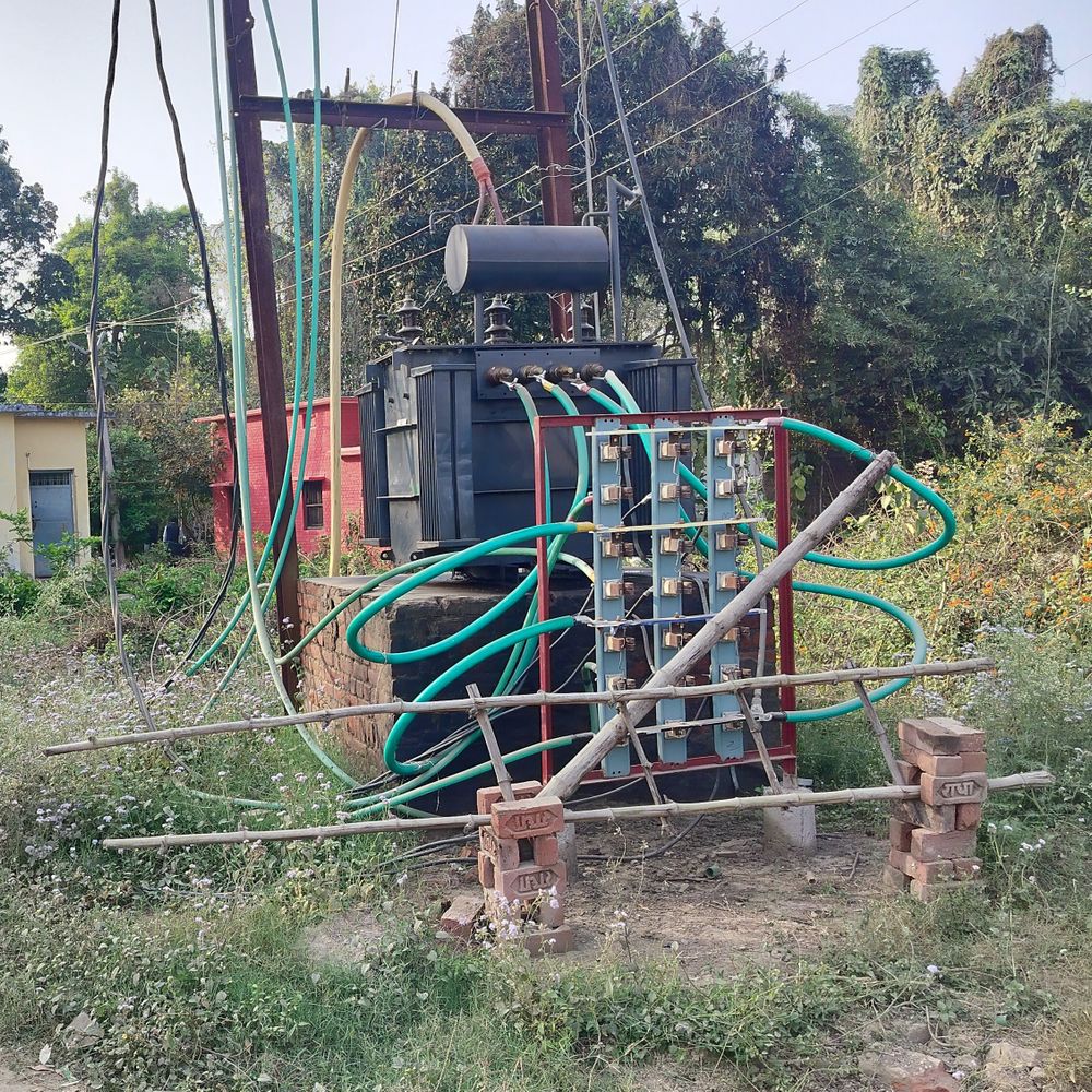 अयोध्या में 6 माह से ट्रांसफार्मर की फेंसिंग नहीं:400 केवीए ट्रांसफार्मर से 1500 लोगों को मिलती है बिजली, सुरक्षा पर सवाल