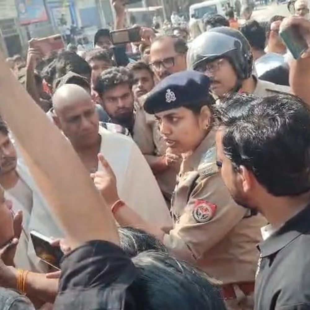 आजमगढ़ में 69 लोगों पर दर्ज हुआ मुकदमा:एक दिन पूर्व सड़क हादसे में युवक की मौत के बाद रोड जाम करके प्रदर्शन करने का आरोप