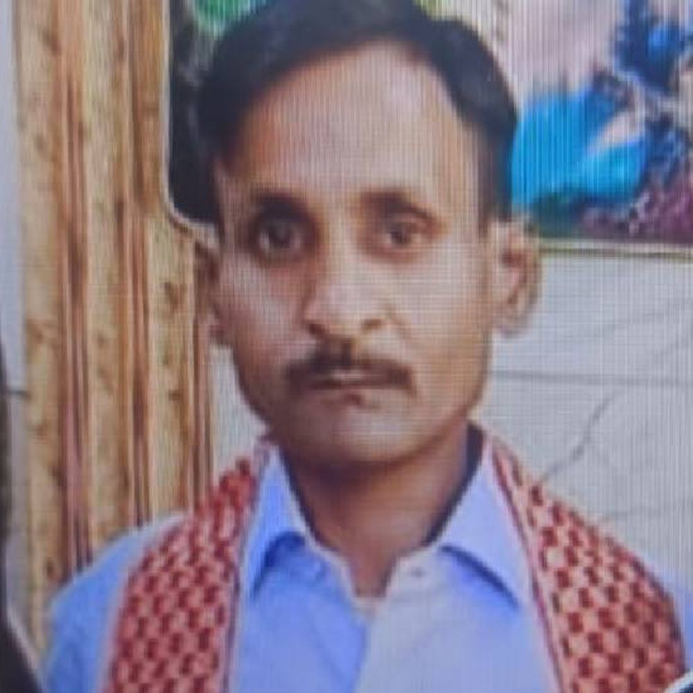 कानपुर कचहरी परिसर में लटकता मिला मुंशी का शव:रविवार शाम घर से निकला था, देर रात दुकानदार ने फंदे से लटकते देखा शव