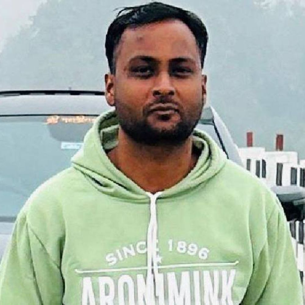 झांसी में ट्रेन से गिरने से इकलौते बेटे की मौत:मामा के घर से लौट रहा था, आधार कार्ड से शव की शिनाख्त हुई