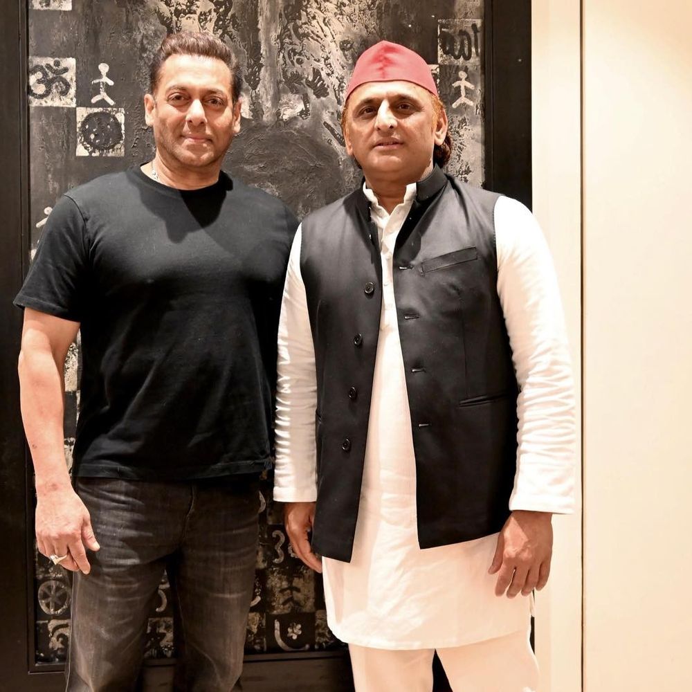 मुंबई में सलमान खान से मिले अखिलेश यादव:बीमार पिता सलीम खान की सेहत का हाल जाना; सोशल मीडिया पर फोटो शेयर की