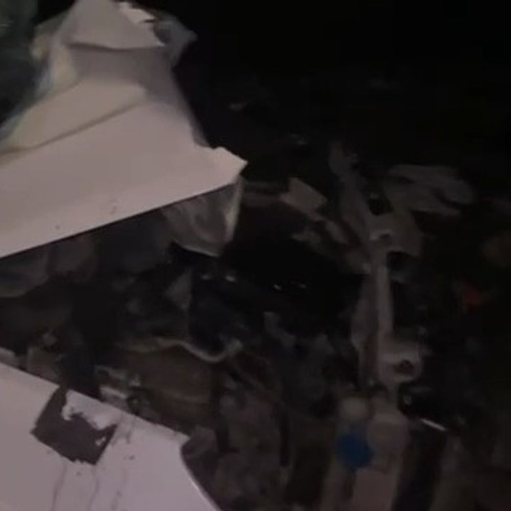 आजमगढ़ में तेज रफ्तार कार ने ट्रैक्टर में टक्कर मारी:गंभीर रूप से घायल युवक को इलाज के लिए भर्ती कराया, एयरबैग खुलने से जान बची