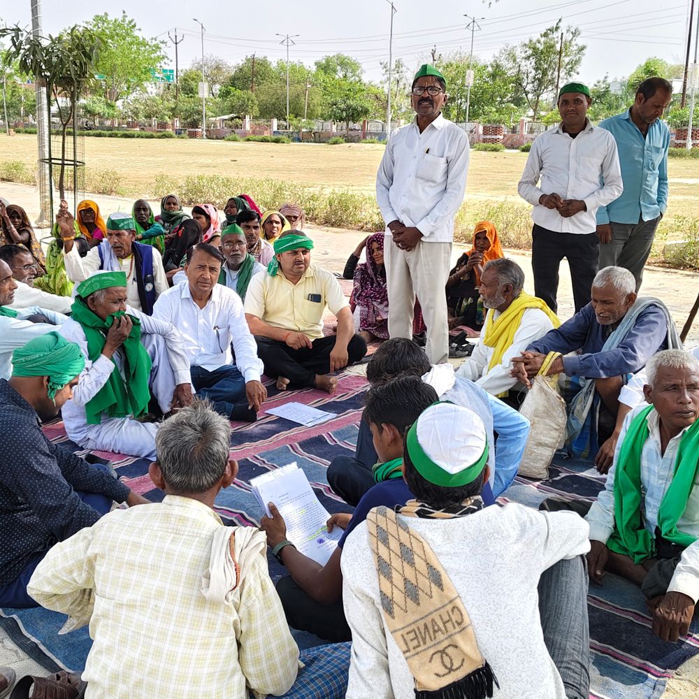 कौशांबी में 9 सूत्रीय मांगों पर किसानों का प्रदर्शन:डायट मैदान में शुरू, मांगे पूरी न होने तक जारी रखने की चेतावनी