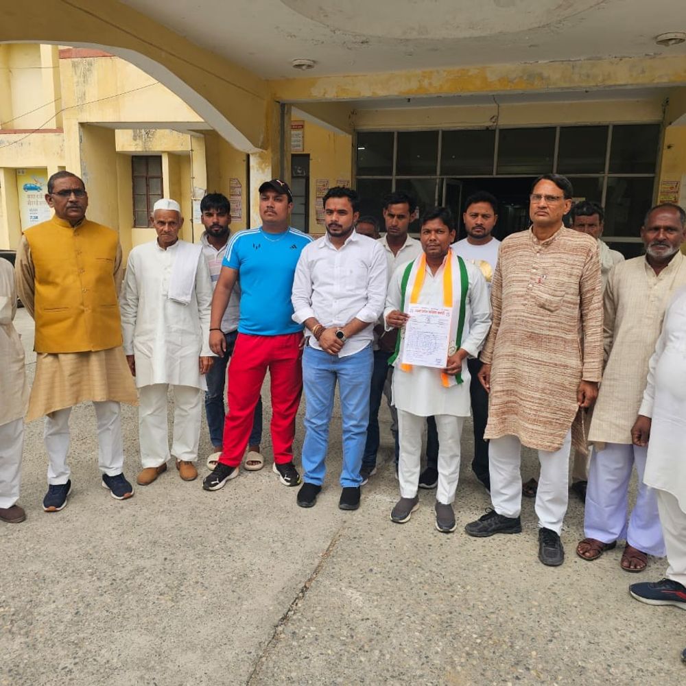 मनरेगा भुगतान लंबित, कांग्रेस का प्रदर्शन:बागपत में जिला विकास अधिकारी को सौंपा ज्ञापन