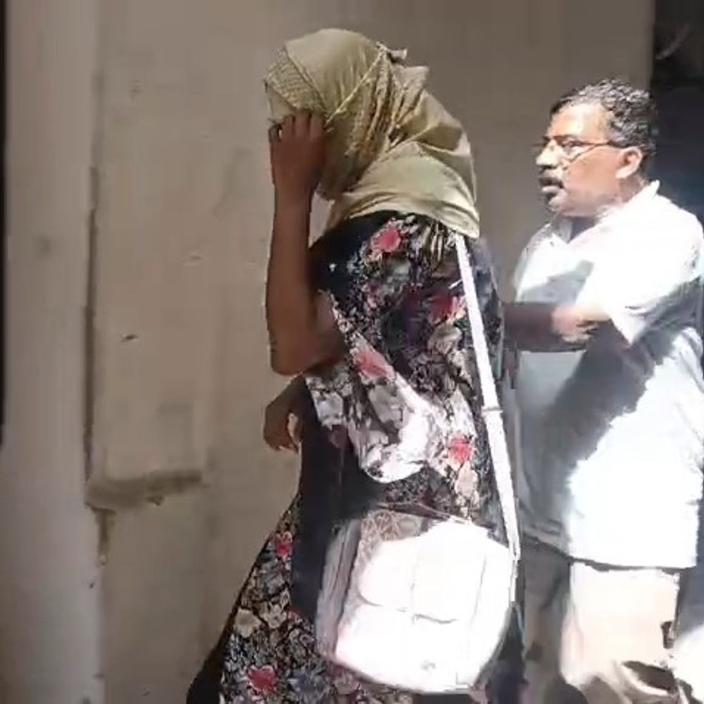 मैनपुरी में होटल में अवैध गतिविधियों पर हंगामा:मालिक ने युवती को पीछे के गेट से निकाला, गौरक्षा टीम से नोकझोंक