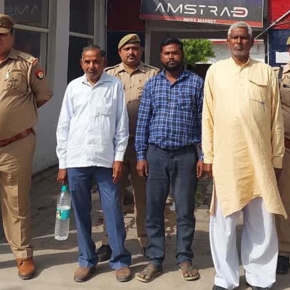 एटा में हत्या के मामले में फरार तीन आरोपी गिरफ्तार:पुलिस ने कोर्ट में पेश कर भेजा जेल, बेटी की हत्या कर शव छिपाया था