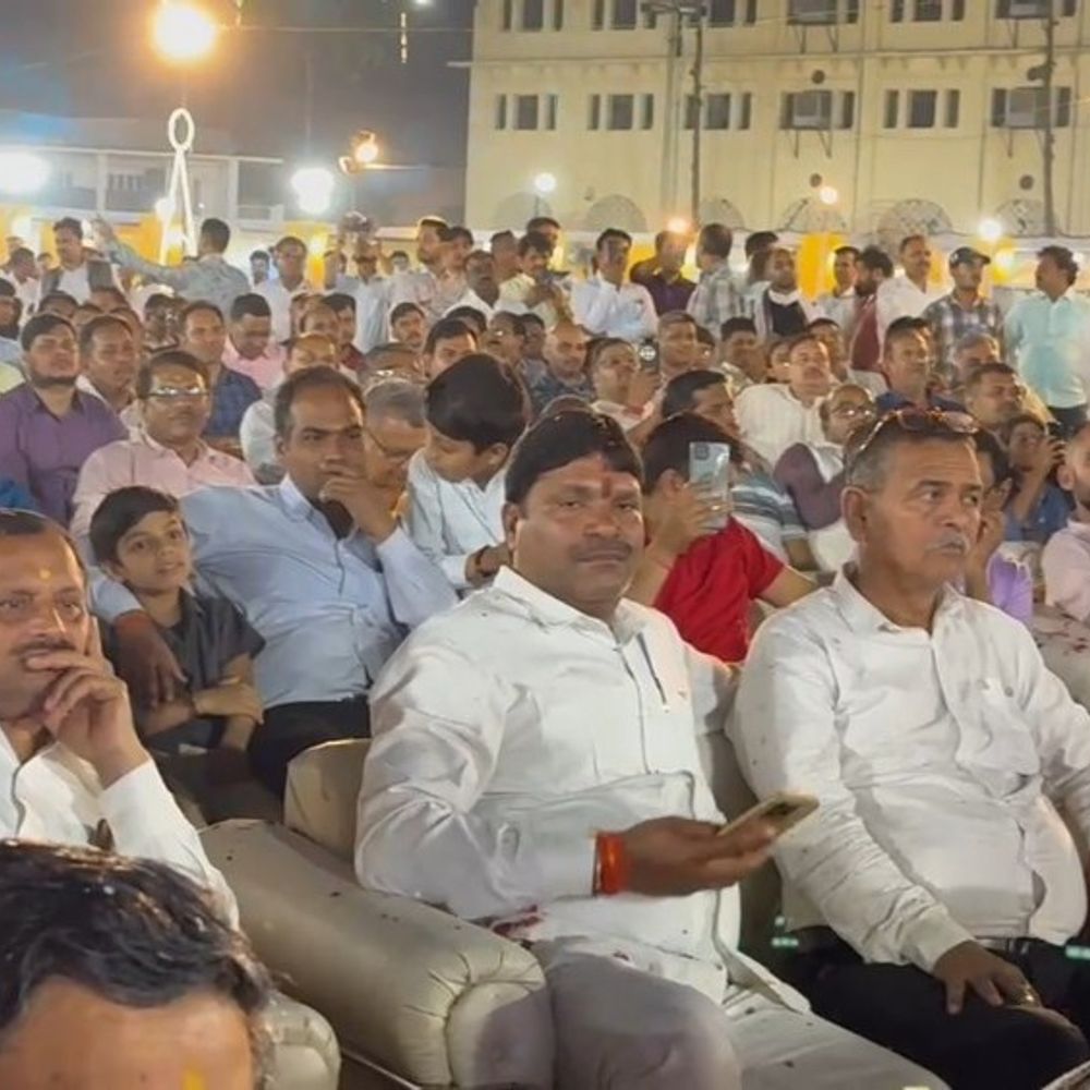 कोरोना के बाद पहली बार हाईकोर्ट में होली मिलन:इलाहाबाद हाईकोर्ट बार एसोसिएशन का आयोजन, 35 हजार लोग हुए शामिल