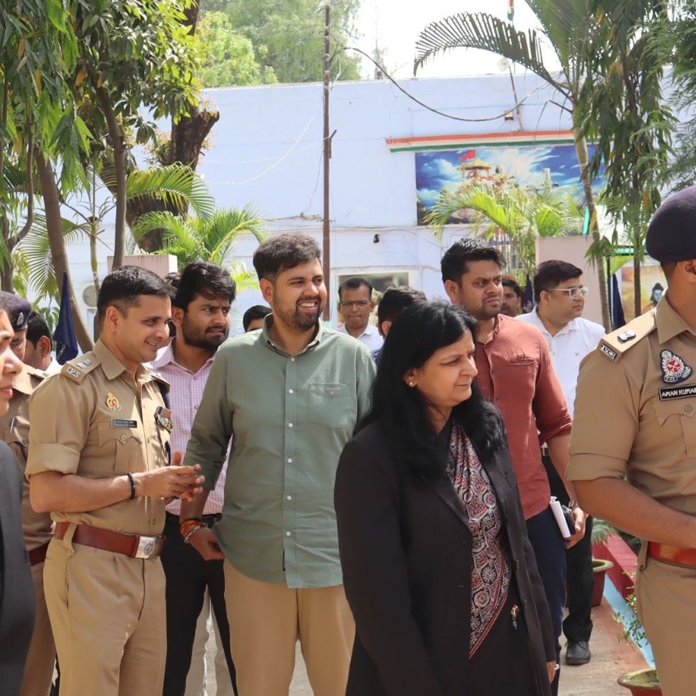 जिला जज ने किया जिला कारागार का निरीक्षण:कैदियों को निर्धारित मीनू के अनुसार भोजन देने के दिए निर्देश