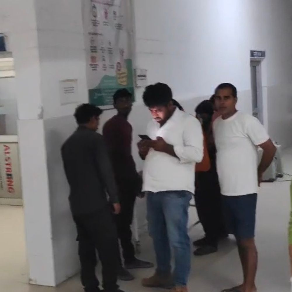 प्रतापगढ़ में सड़क हादसे में महिला की मौत:ननद और 3 साल के भांजे की हालत गंभीर; हाईवे पर पैदल जा रहे थे तीनों