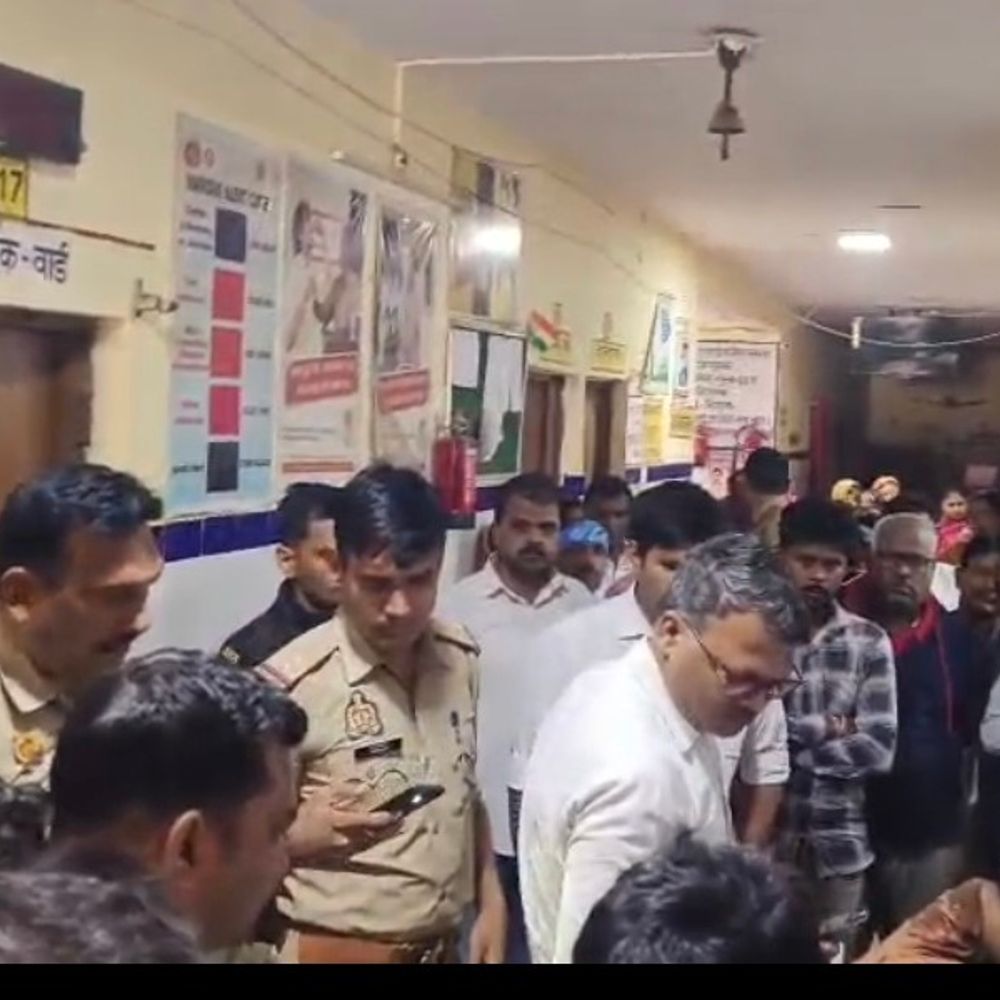 पुरानी रंजिश में युवक की हत्या का आरोप:परिजन बोले- शराब पिलाने के बहाने घर से ले गए थे आरोपी, सड़क के किनारे मिला शव