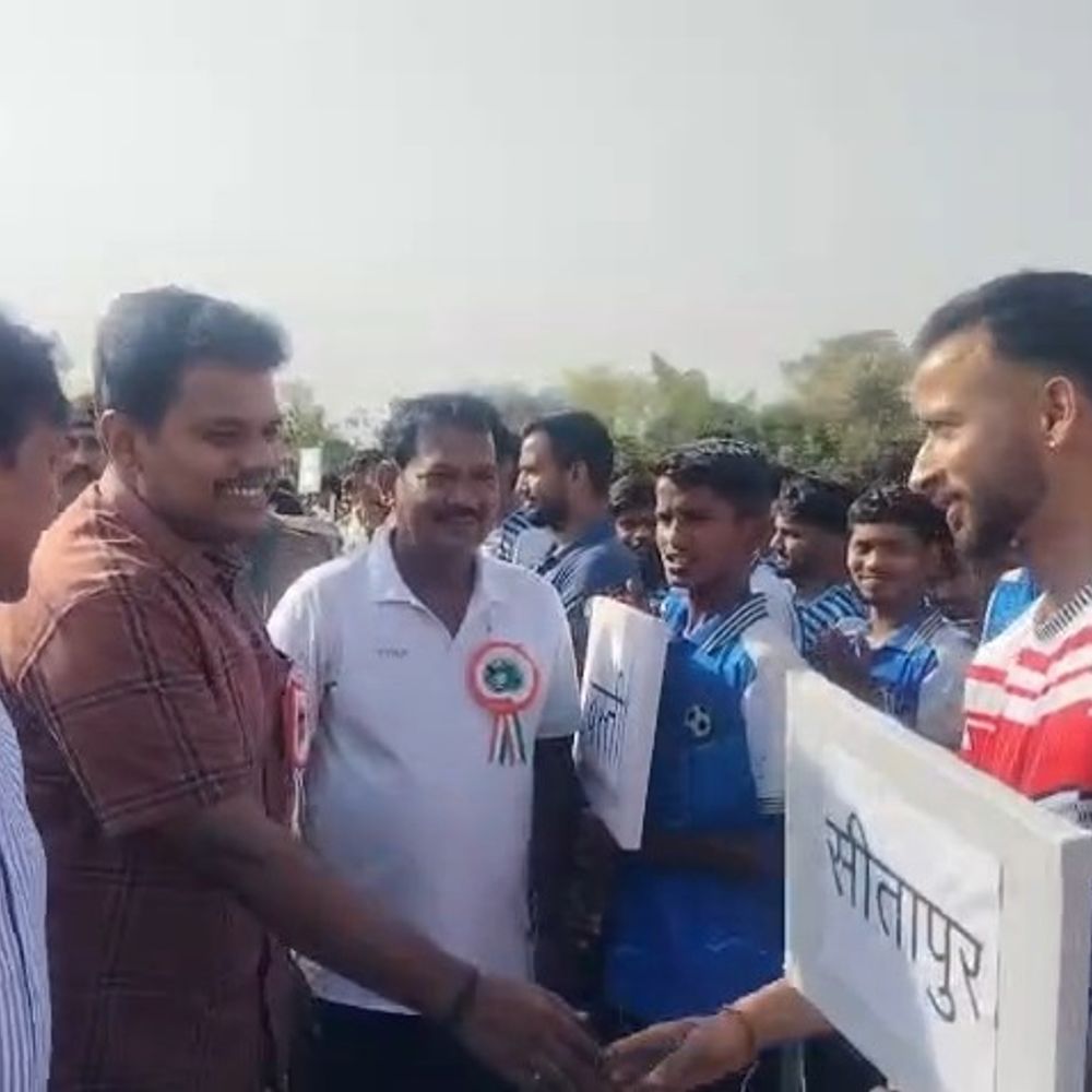 कानपुर ने सीतापुर को हराकर फुटबॉल मैच जीता:राज्य स्तरीय प्रतियोगिता में 10 जिलों की टीमें ले रहीं हिस्सा, 5 दिन चलेगी