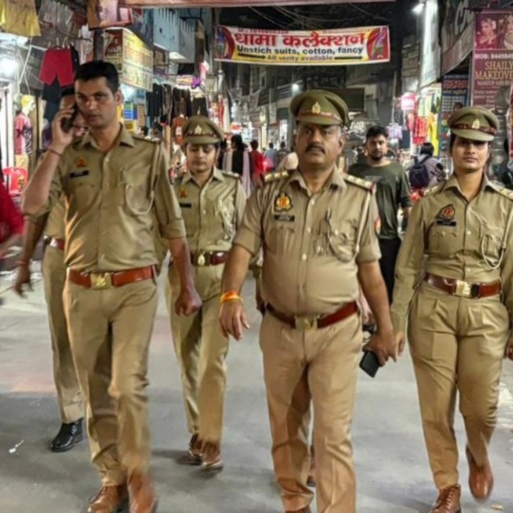 एडिशनल एसपी ने सुरक्षा व्यवस्था को लेकर किया पैदल गश्त:आगामी त्योहारों पर पुलिस अलर्ट, असामाजिक तत्वों पर रहेगी नजर