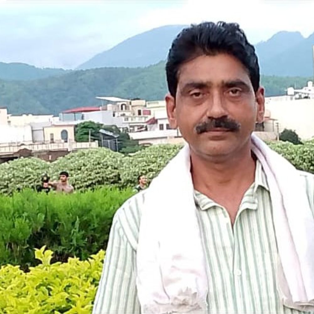 पूर्व प्रधान पति की हत्या आरोपी फरार:पुलिस की कई जिलों में दे रही दबिश, जल्द गिरफ्तारी का दिया आश्वासन