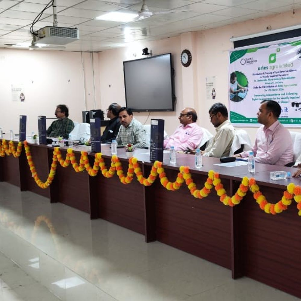 दृष्टिबाधित छात्रों को मिले 25 AI स्मार्ट ग्लास:डॉ. शकुन्तला मिश्रा विश्वविद्यालय में शिक्षा और आत्मनिर्भरता को बढ़ावा