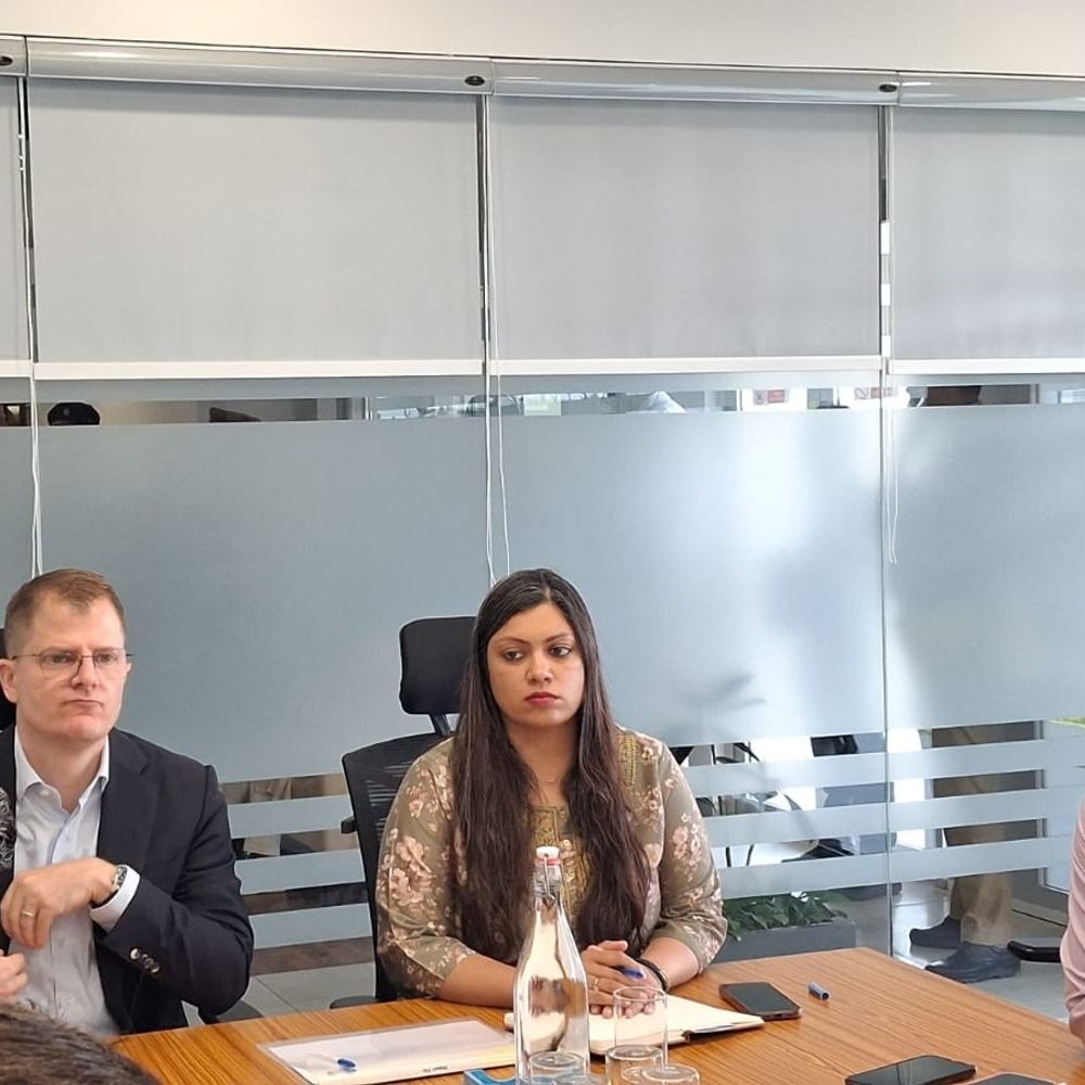 जेवर एयरपोर्ट पर इमरजेंसी प्लानिंग कमेटी की बैठक:जिलाधिकारी की अध्यक्षता में अधिकारियों ने की समीक्षा