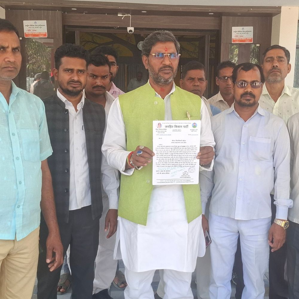 महराजगंज में मंत्री राजभर को काला झंडा दिखाने पर गिरफ्तारी:जनहित किसान पार्टी ने विरोध प्रदर्शन कर रिहाई की मांग की