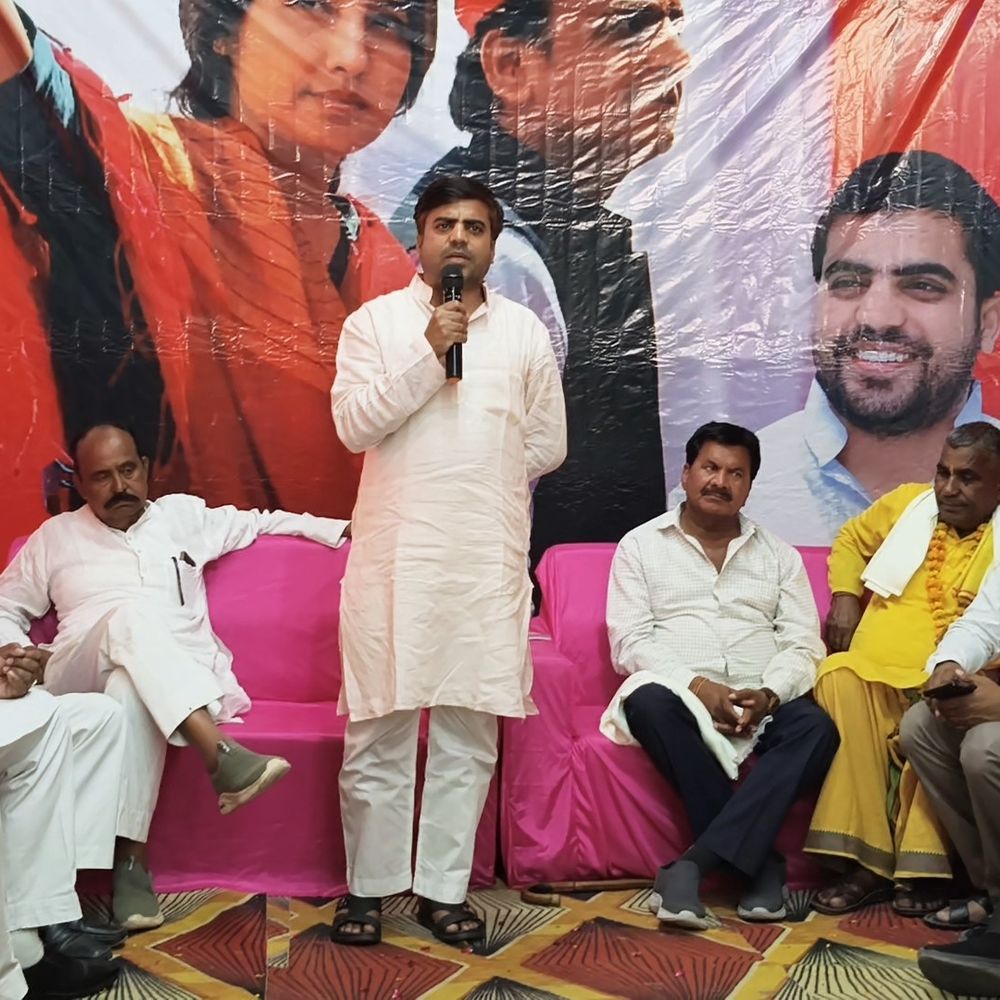 करहल विधायक ने शुरू की डिजिटल शिक्षा पहल:पीडीए पाठशाला से ग्रामीण बच्चों को निःशुल्क कंप्यूटर शिक्षा, गैस और बिजली कटौती पर उठाए सवाल