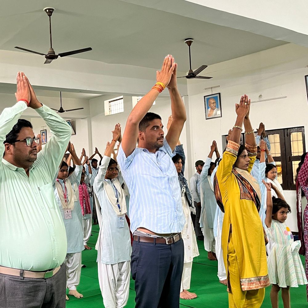 संतकबीरनगर में एनएसएस शिविर का समापन:योग कार्यक्रम आयोजित, स्वयंसेवियों को किया गया प्रेरित