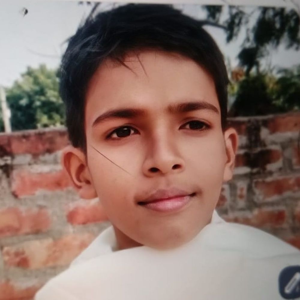 हाईटेंशन लाइन से कंटेनर में दौड़ा करंट, किशोर की मौत:फिरोजाबाद में हादसे के बाद ग्रामीणों का हंगामा, तीन घंटे तक सड़क जाम