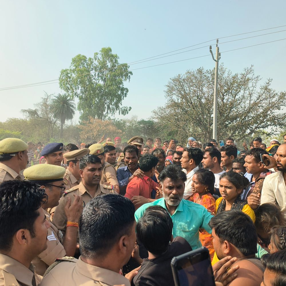 कानपुर में लापता बच्ची का शव खेत में गड़ा मिला:शरीर पर हैवानियत के जख्म, कपड़े नहीं थे, रेप के बाद हत्या की आशंका