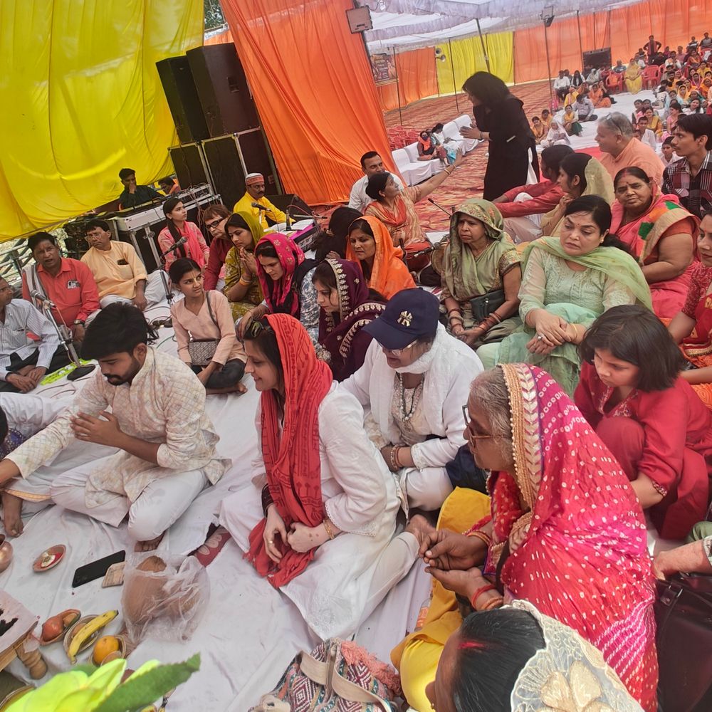 लखनऊ में सवा लाख सामूहिक हनुमान चालीसा पाठ:धीरेंद्र कृष्ण शास्त्री के निर्देशन में झूलेलाल पार्क में जुटे लोग