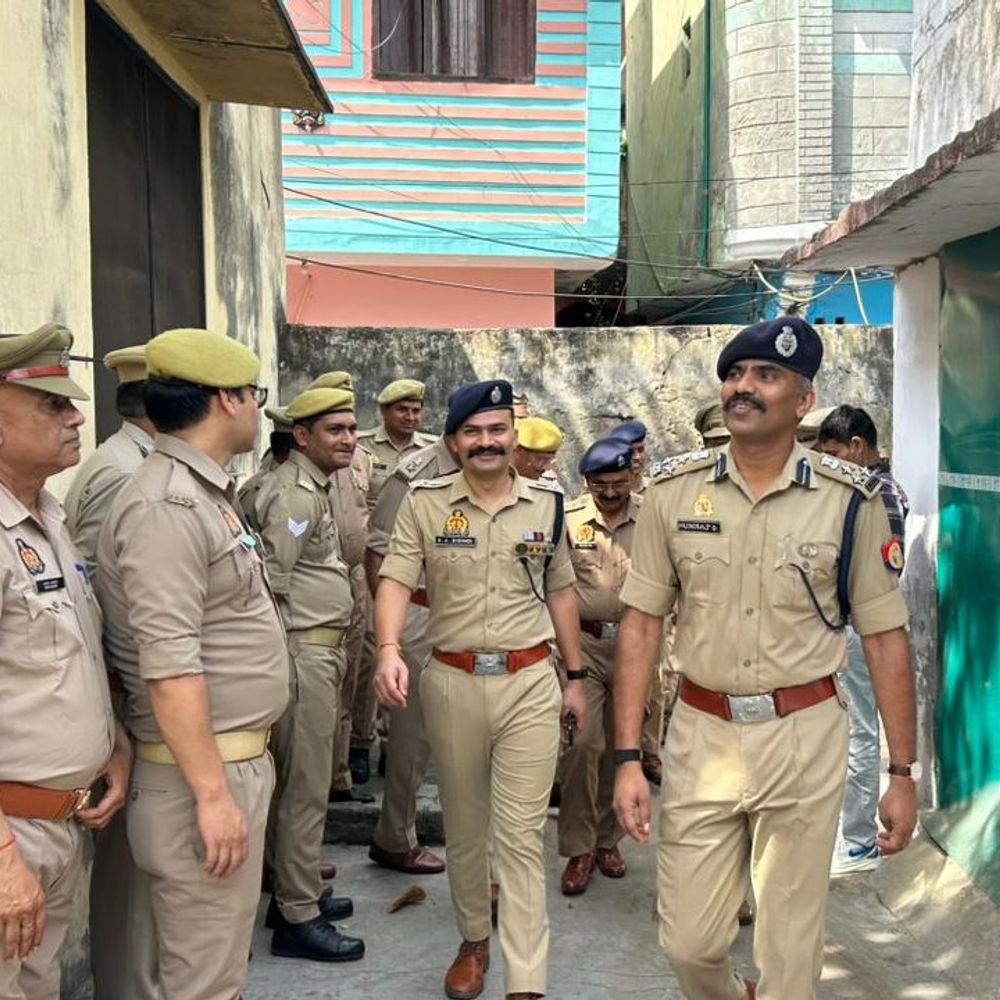 मुरादाबाद डीआईजी बोले- ईद पर गैर परंपरागत काम नहीं होगा:संभल एसपी कार्यालय, दो थानों का किया निरीक्षण, अच्छे माहौल में ईद मनाने के निर्देश