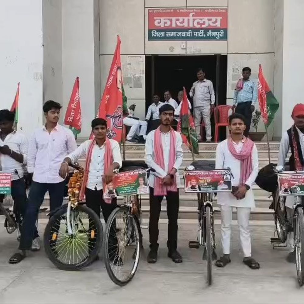 कासगंज से लखनऊ तक 7 युवा साइकिल यात्रा पर:बेरोजगारी-महंगाई और 5 किलो अनाज बनाम रोजगार का संदेश