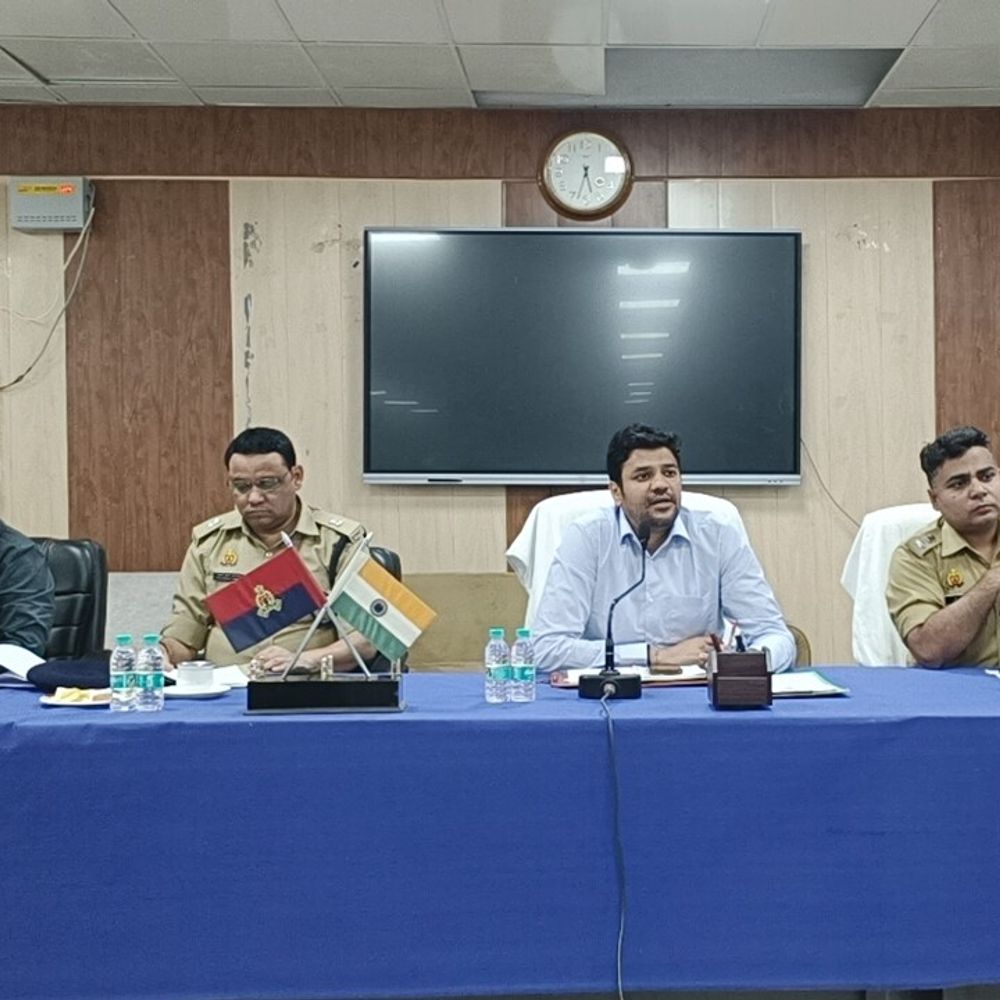 ईद पर शांति व्यवस्था को प्रशासन सख्त:संवेदनशील गांवों, धार्मिक स्थलों पर अतिरिक्त पुलिस बल तैनात करने के निर्देश