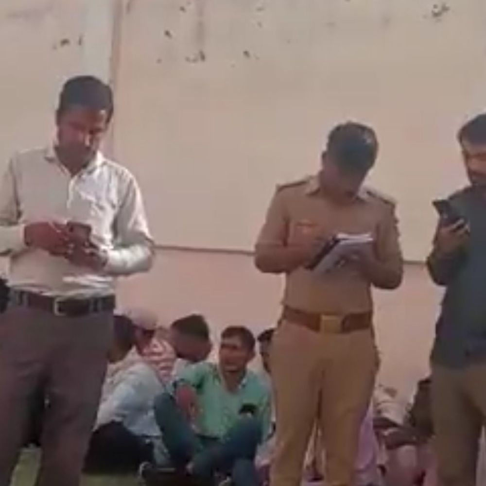 औरैया में चारपाई पर बेहोश मिला युवक, मौत:मूंग के फसल की बुवाई कराने आया था गांव, रात में शराब पीकर सोया था