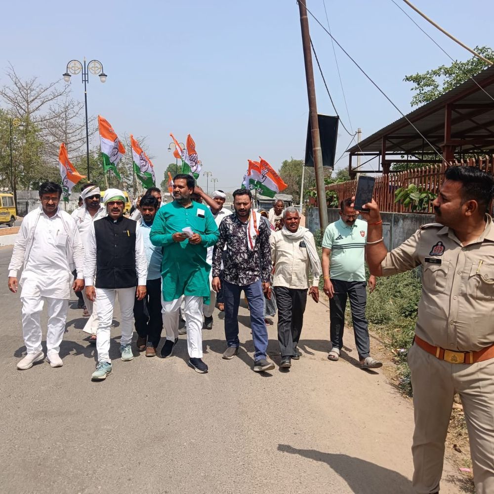 मनरेगा भुगतान, मानदेय को लेकर कांग्रेस का प्रदर्शन:चित्रकूट में राज्यपाल को संबोधित ज्ञापन सौंपा, सरकार पर लगाए आरोप